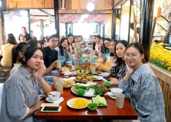 Tải mẫu thông báo liên hoan tất niên PDF.DOCx